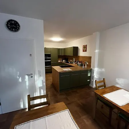 Gaestehaus - Monteur Und Gaestezimmer - Gæstehus Traunreut
