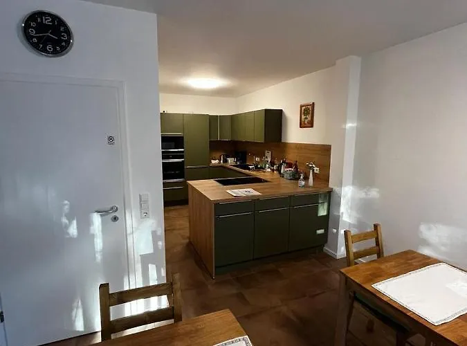 Gaestehaus - Monteur Und Gaestezimmer - Casa de hóspedes Traunreut